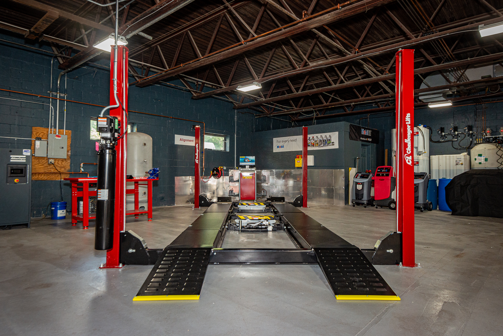 Wheel alignment rack and lift in the service bay